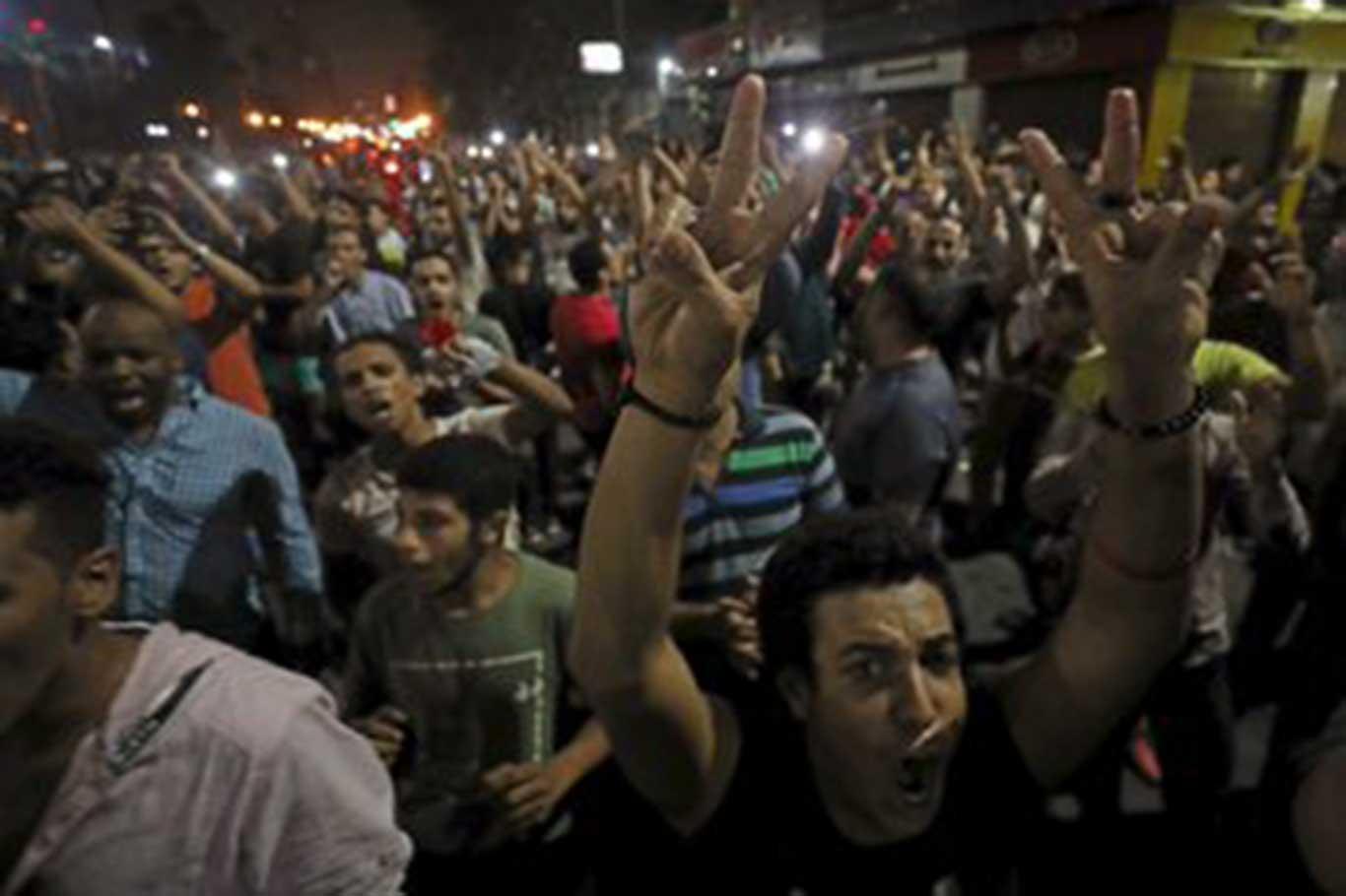 Egyptians take to the streets against coupist Sisi